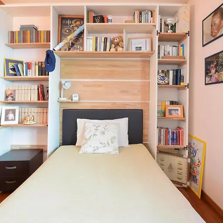 3 Bedroom Awesome In Hébergement de vacances Bergame